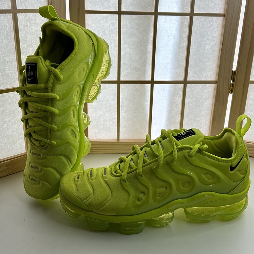 Neon Vapormax Women’s
